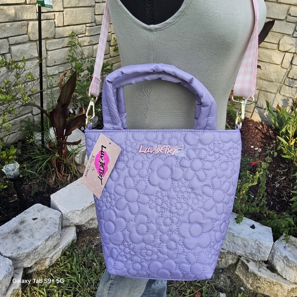 NWT LAVENDER QUILTED FLORAL NYLON LUV BETSEY TOTE BAG - Picture 2 of 6